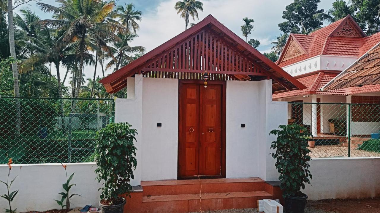 The Royal Island Hotel Mundrothuruth Buitenkant foto