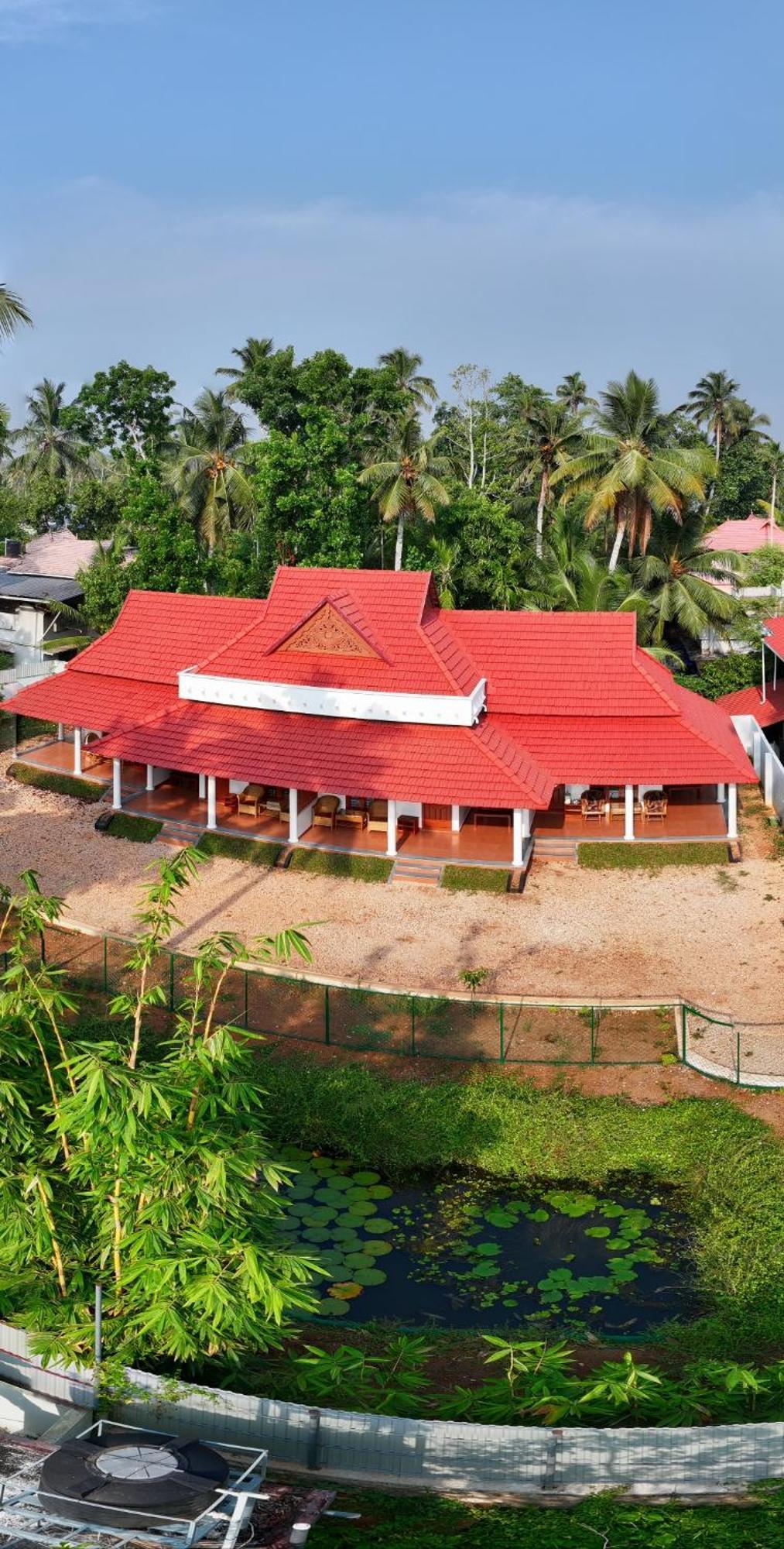 The Royal Island Hotel Mundrothuruth Buitenkant foto